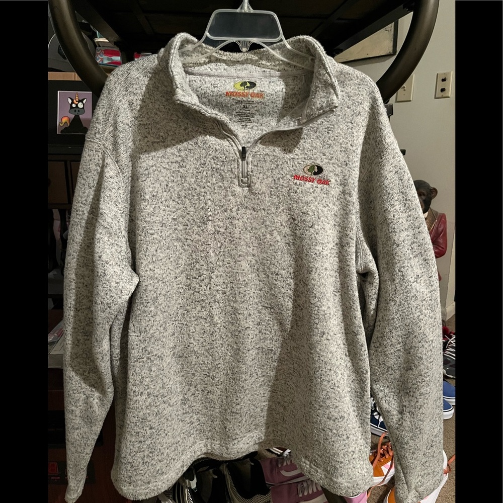 Mossy Oak sweater,good condition no tears or wholes. X large size